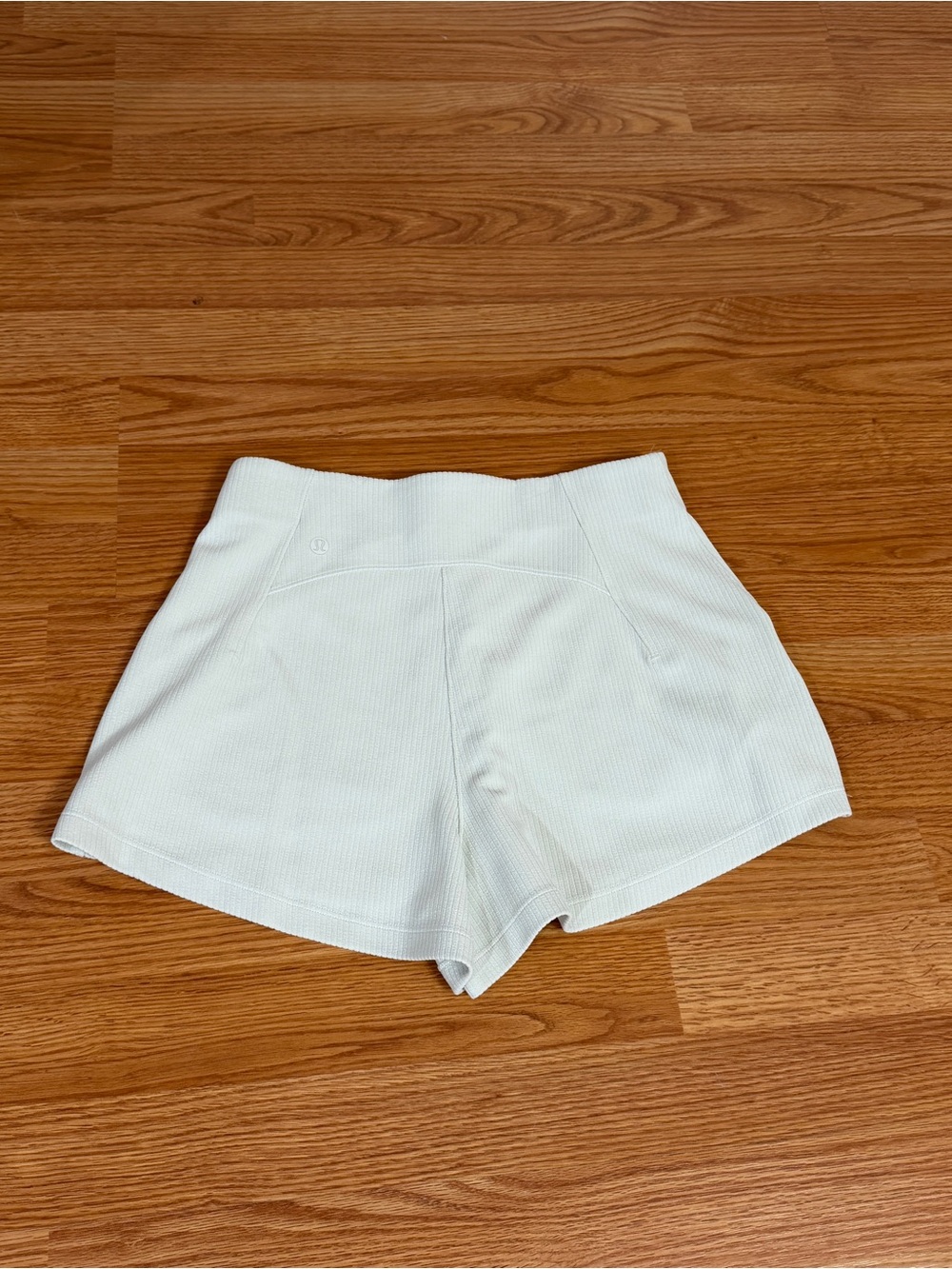 Lululemon Ribbed Softstreme High Rise Short 2” In Bone Size 6 - Picture 7 of 8